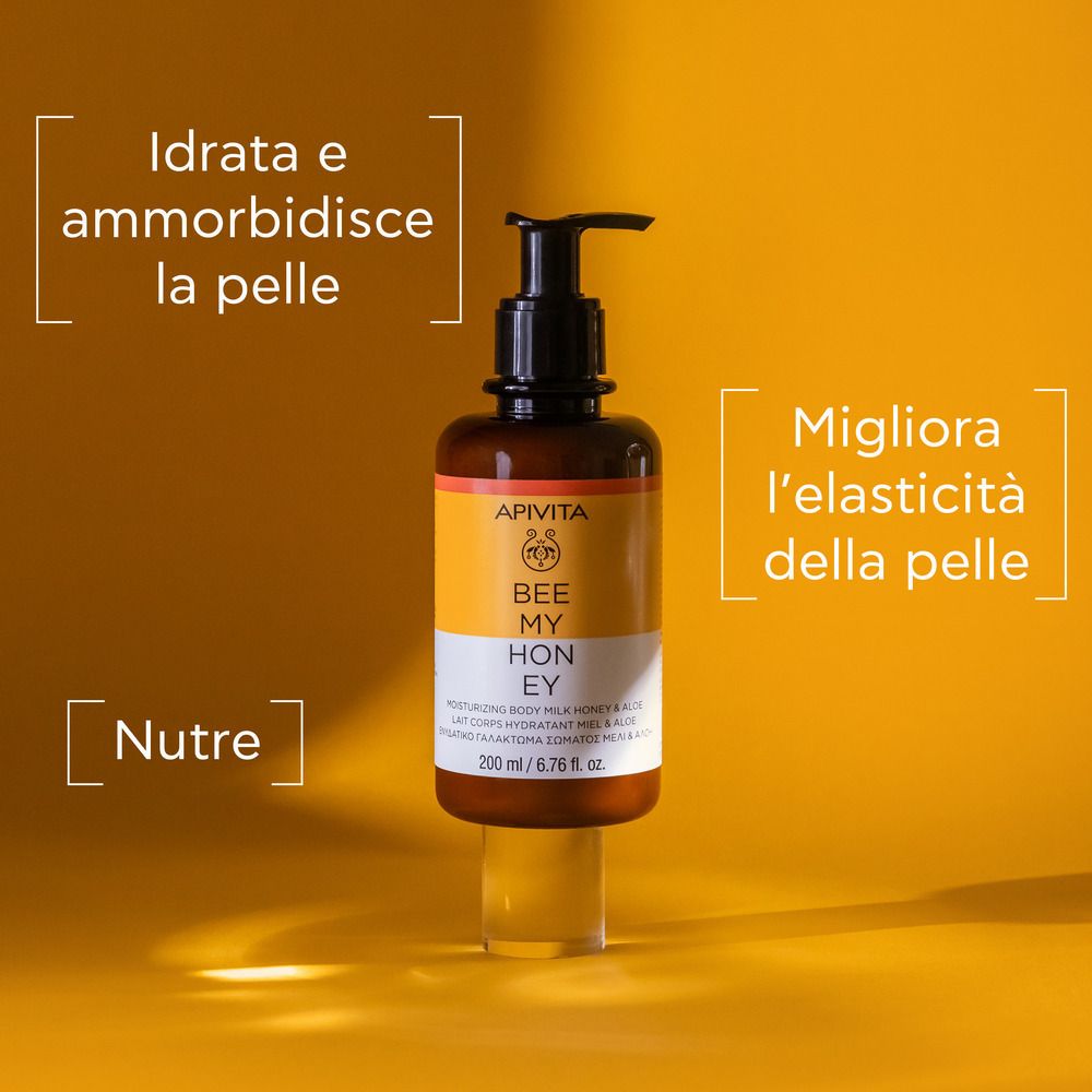Flacone marrone con dosatore nero. Scritta: APIVITA Bee My Honey. Su sfondo giallo.