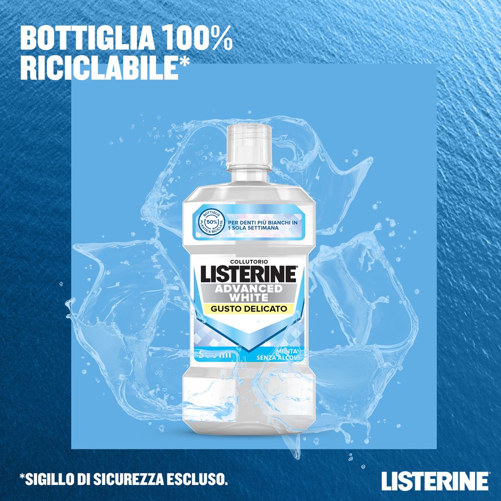 Listerine Advanced White Mundspülung in einer durchsichtigen Flasche mit weißem Verschluss. "100% recycelbar" steht oben links.