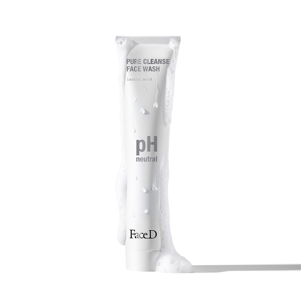 Weiße Tube mit Schaum. Aufschrift 'Pure Cleanse Face Wash' und 'pH neutral'. Marke FaceD.