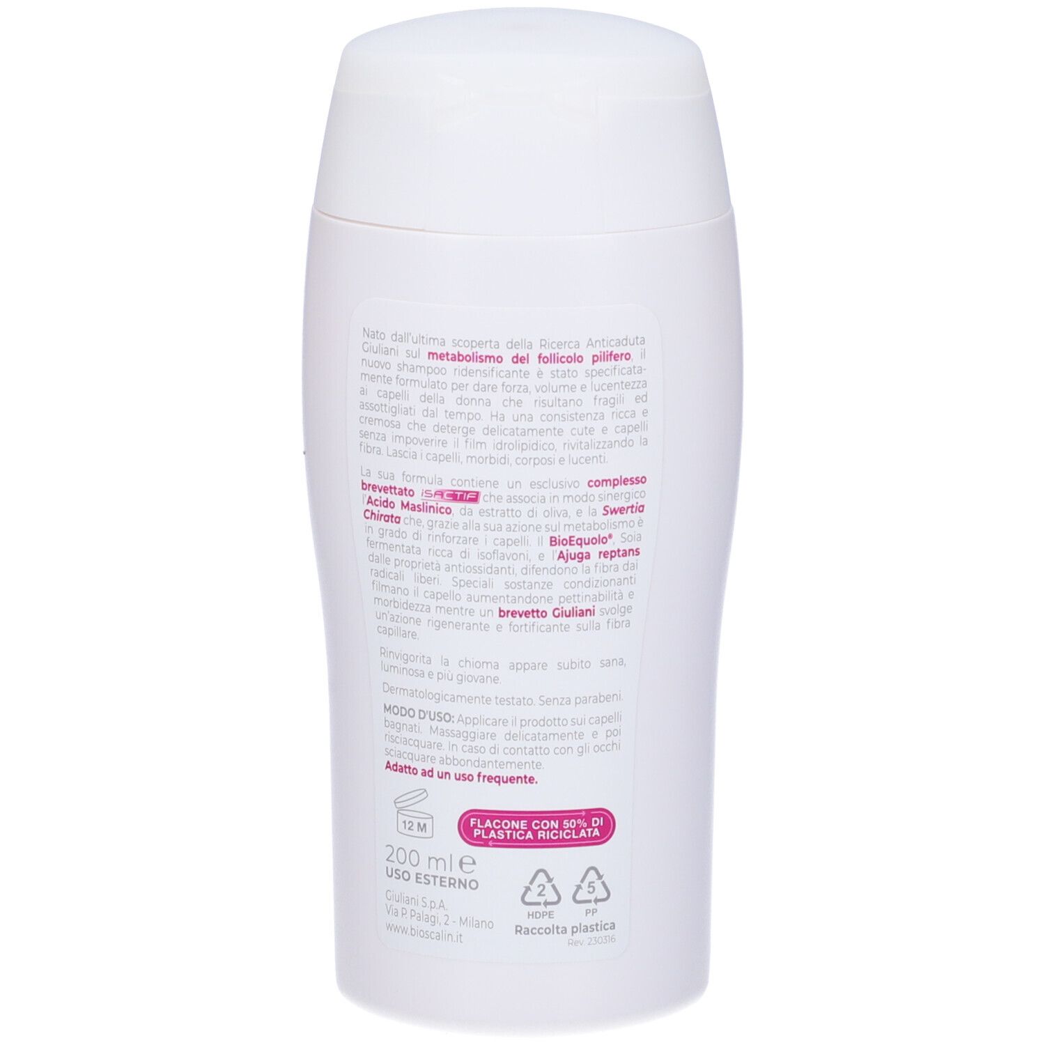 Flacone bianco di shampoo con testo. Contiene 200 ml. Flacone con 30% di plastica riciclata. Testo in italiano.