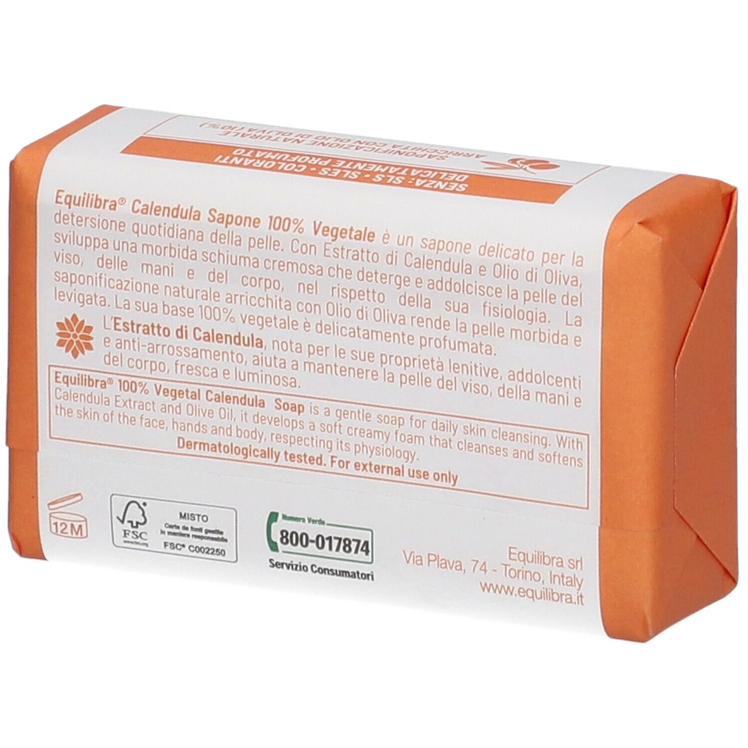 Retro di una saponetta con testo. Visibili 'equilibra' e informazioni sul prodotto. Logo FSC e numero di telefono.