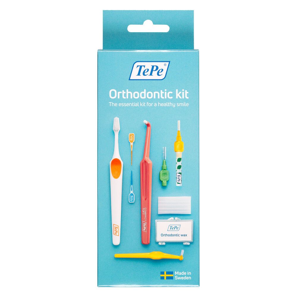 Kit ortodontico TePe® in confezione azzurra. Include spazzolino, scovolini, filo interdentale e cera. Prodotto in Svezia.