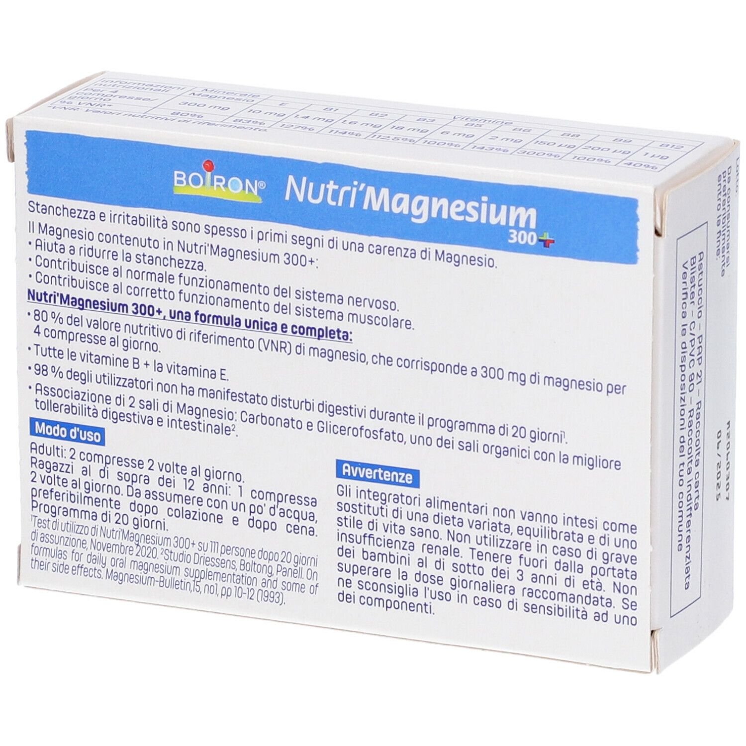 Retro di una scatola bianca con scritte blu e verdi. Scritto: Nutri'Magnesium 300+. Testo su ingredienti e utilizzo.