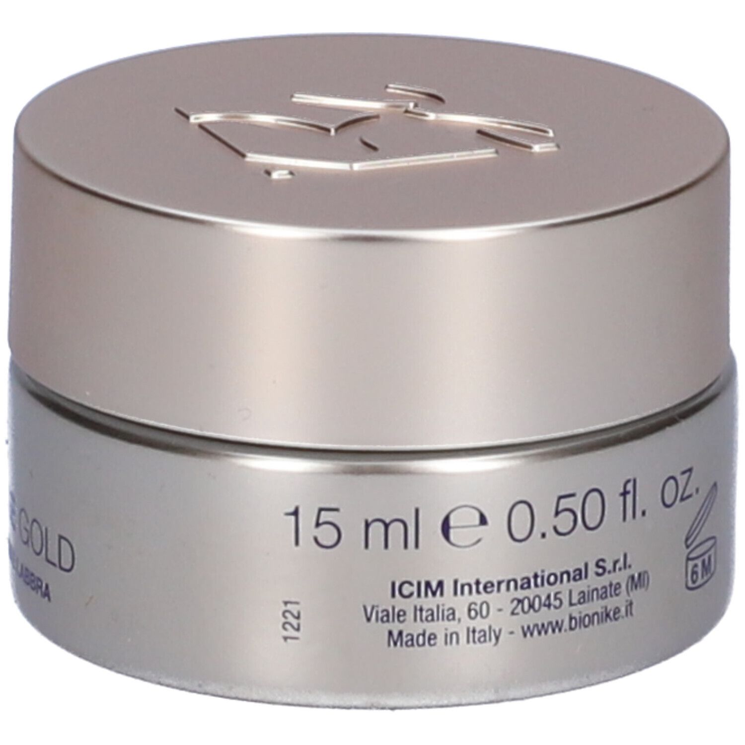Creme-Dose mit goldfarbenem Deckel. Aufschrift: Defence My Age Gold. 15 ml e 0.50 fl. oz. 6M-Symbol. Für Augen und Lippen.