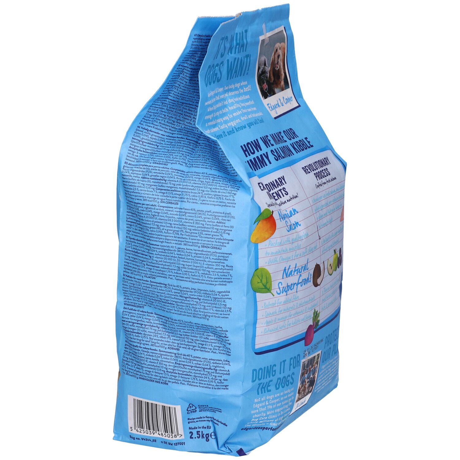 Vista laterale di un sacco blu "Edgard & Cooper" con testo e logo. Contiene informazioni sugli ingredienti e il processo.