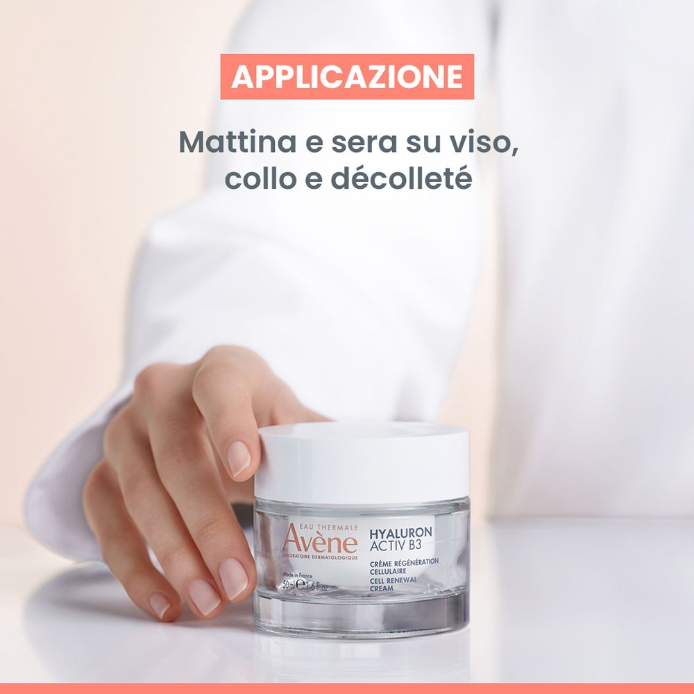 Mani che tengono un vasetto. Scritta: Avène, Hyaluron Activ B3.