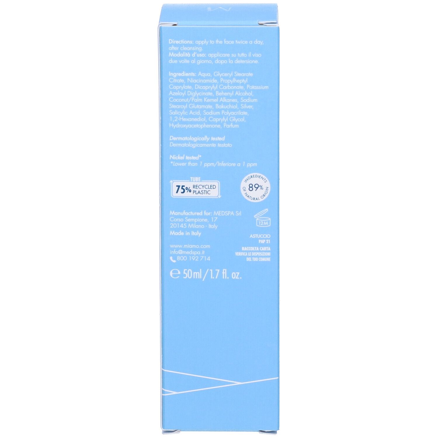 Lato della scatola azzurra. Testo: Ingredienti, dermatologicamente testato, 75% plastica riciclata, 89% ingredienti naturali.