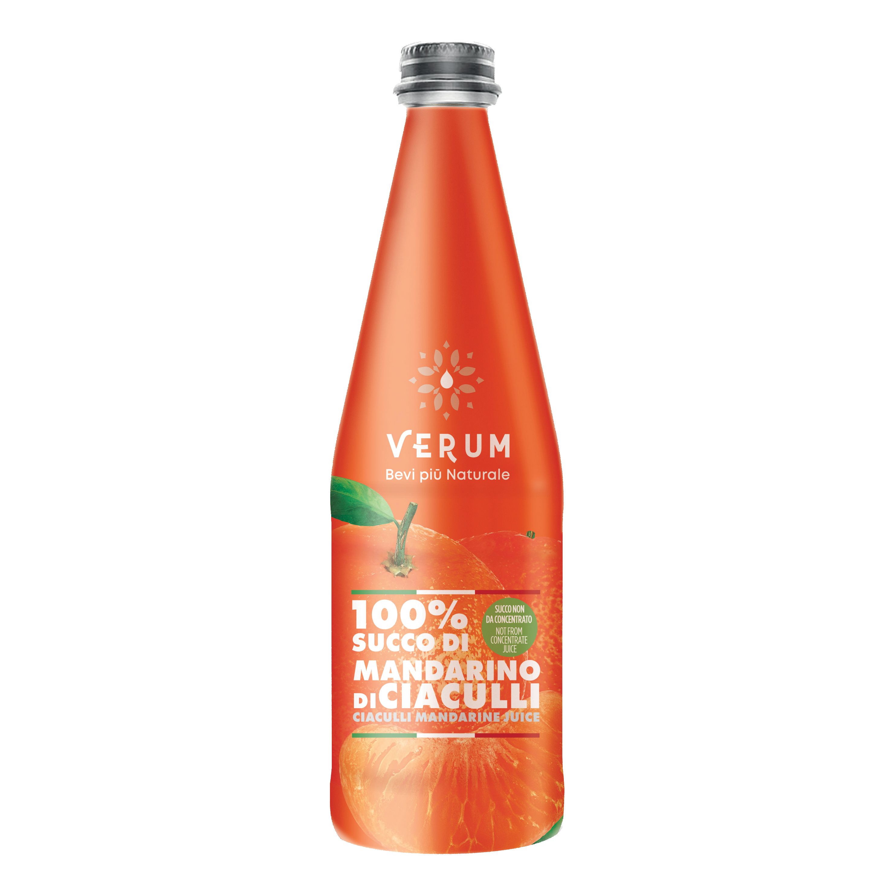 Bottiglia di vetro arancione con tappo argentato. Scritta: Verum, 100% Succo di Mandarino di Ciaculli.