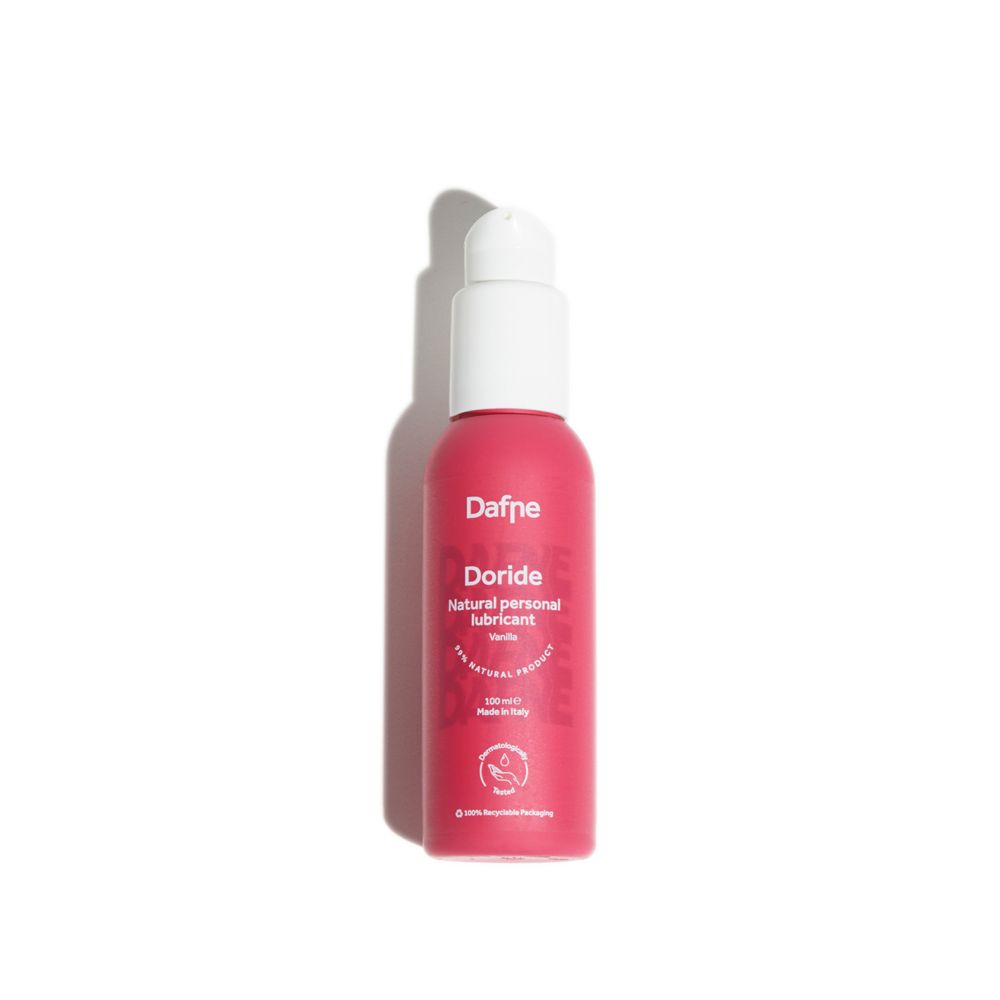 Flacone rosa con dispenser bianco. Scritta: Dafne Doride Natural personal lubricant Vaniglia.