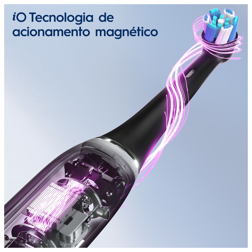 Nahaufnahme des Bürstenkopfes einer schwarzen elektrischen Zahnbürste. Technologie mit magnetischem Antrieb.