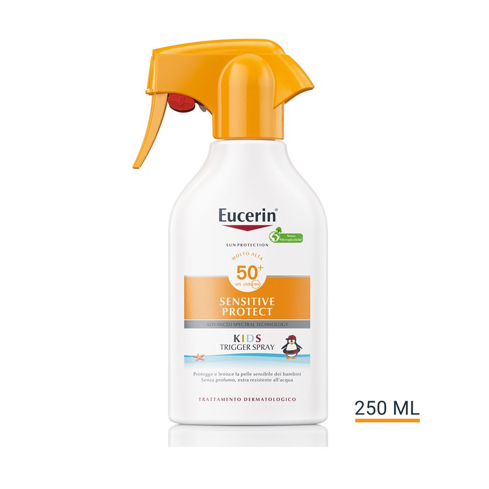 Spray solare con erogatore arancione. Scritta: Eucerin, Sensitive Protect, SPF 50+, Kids Trigger Spray, 250 ml.
