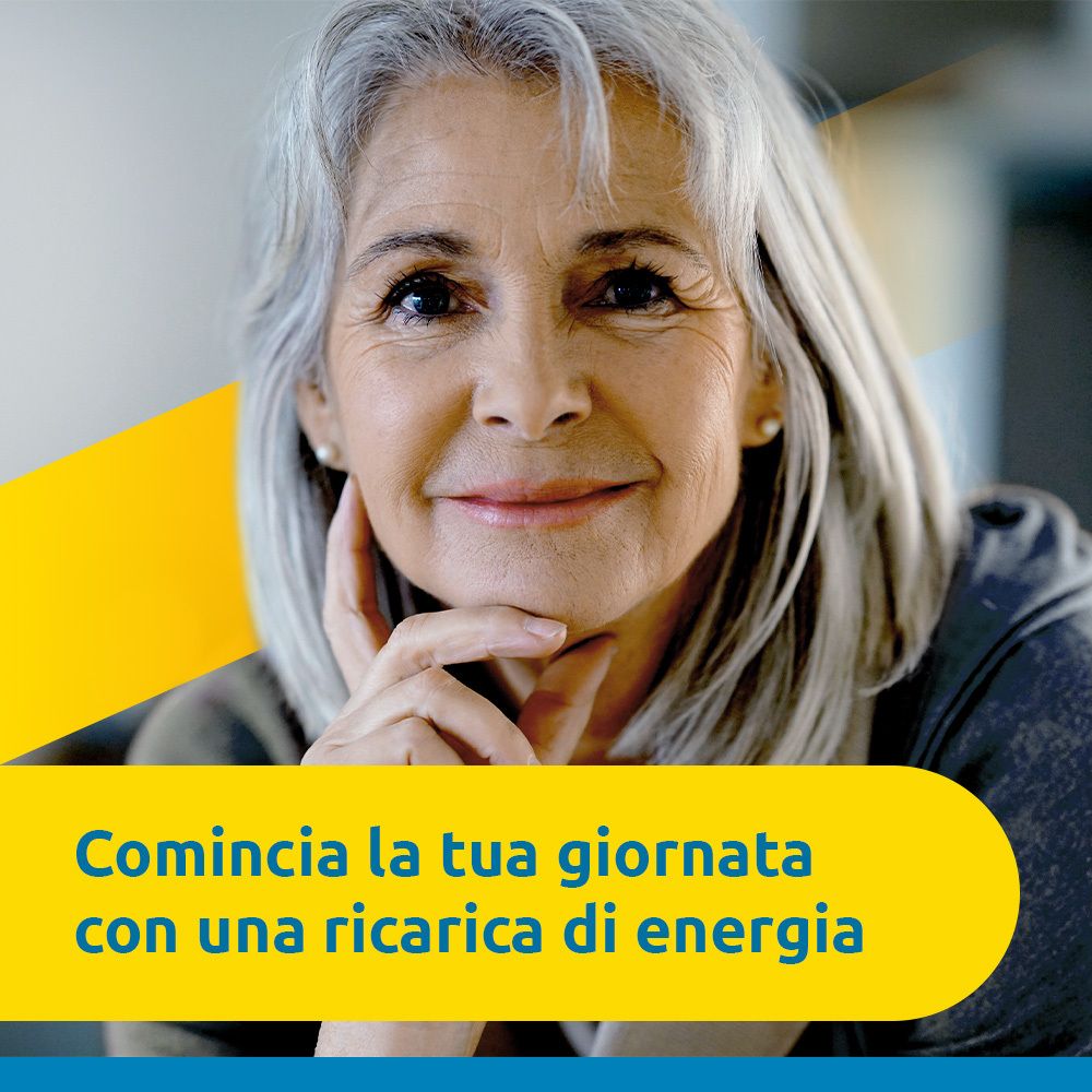 Donna anziana sorridente. Testo: Inizia la tua giornata con una ricarica di energia.
