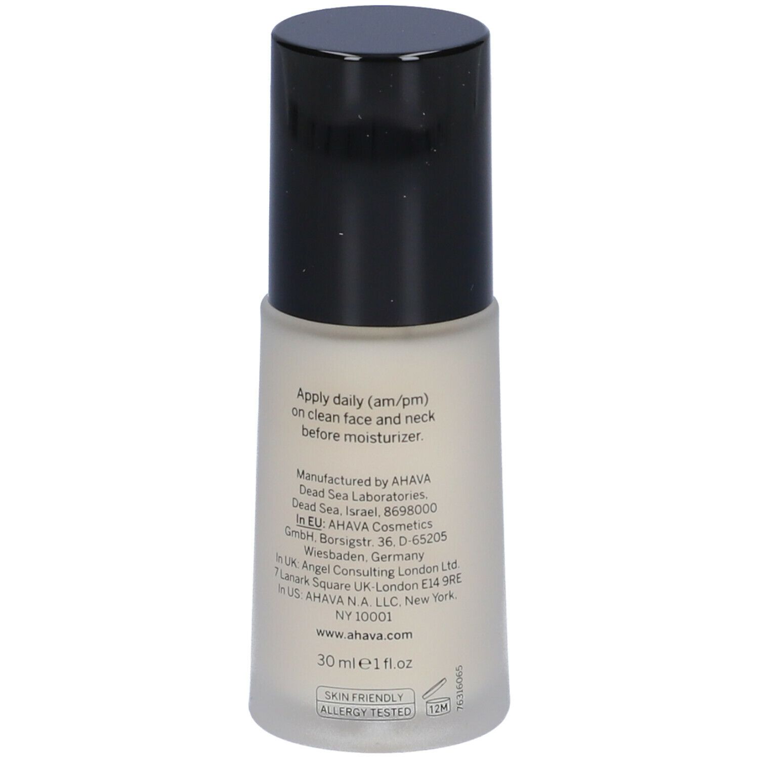 Flacone di siero AHAVA con tappo nero. Retro con testo. Scritta: Apply daily (am/pm) on clean face and neck before moisturizer.