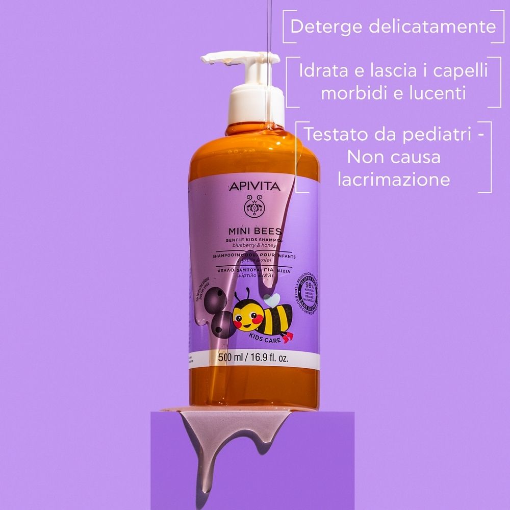 APIVITA Mini Bees Shampoo. Flacone con dosatore. Testo: Deterge delicatamente, capelli morbidi e lucenti. Non lacrima.