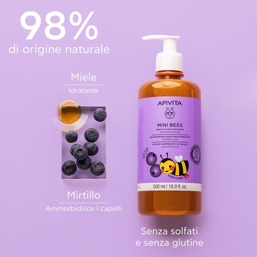 APIVITA Mini Bees Shampoo. Flacone con dosatore. Testo: 98% origine naturale. Mirtillo e miele. Senza solfati e glutine.