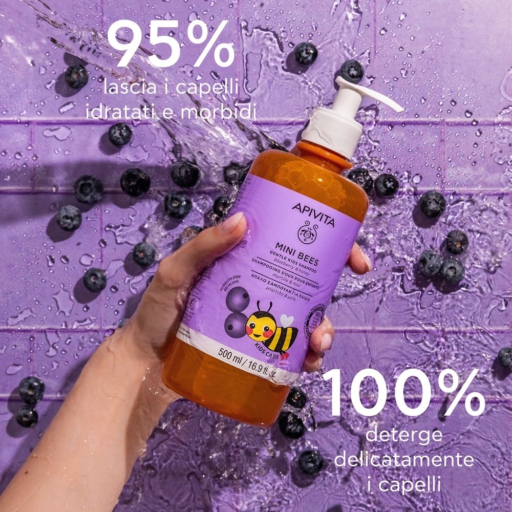APIVITA Mini Bees Shampoo. Flacone con dosatore. Testo: 95% capelli idratati e morbidi. 100% deterge delicatamente.