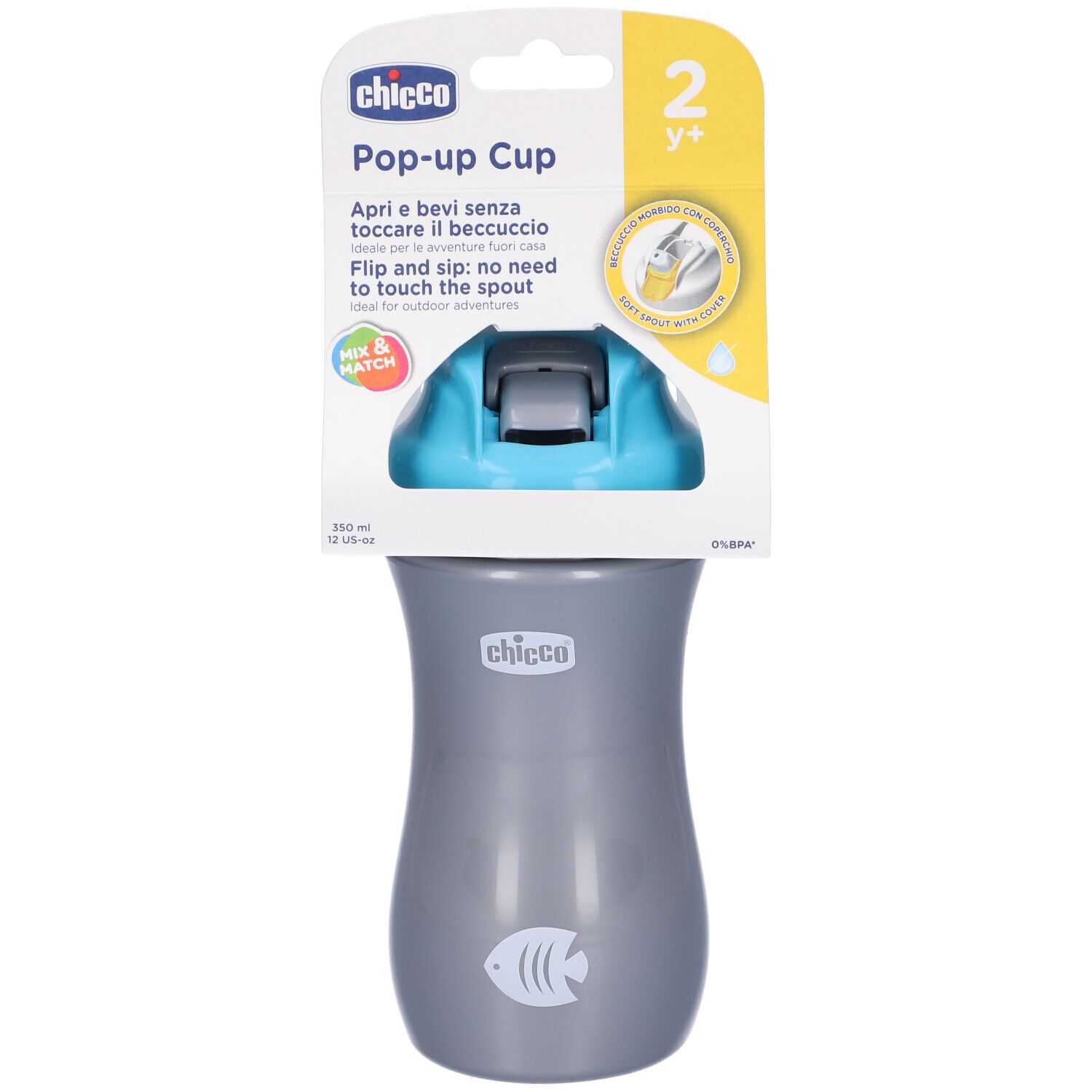 Chicco Pop-up Cup, grigio con coperchio blu. Confezione con nome prodotto, raccomandazione età 2y+ e simbolo pesce.