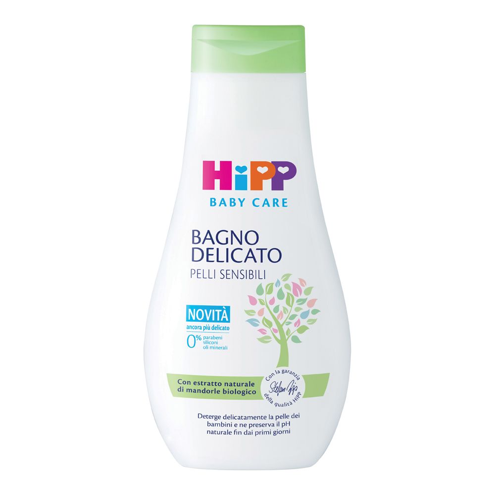 Flacone bianco-verde con logo HiPP e scritta 'Bagno Delicato'. Contiene estratto di mandorle. Per pelli sensibili.