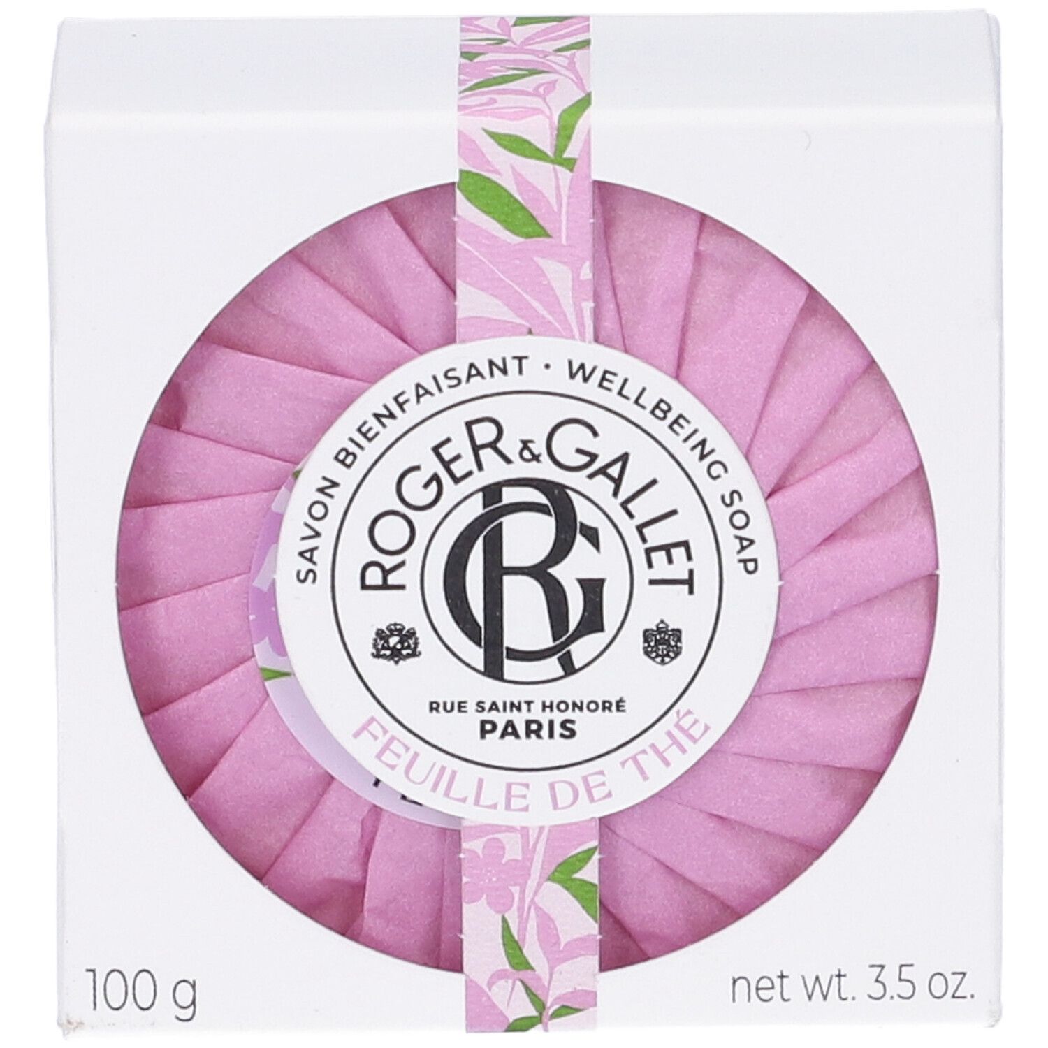 Scatola bianca con sapone rosa. Scritta: Roger&Gallet, Feuille de Thé. 100 g, 3.5 oz.