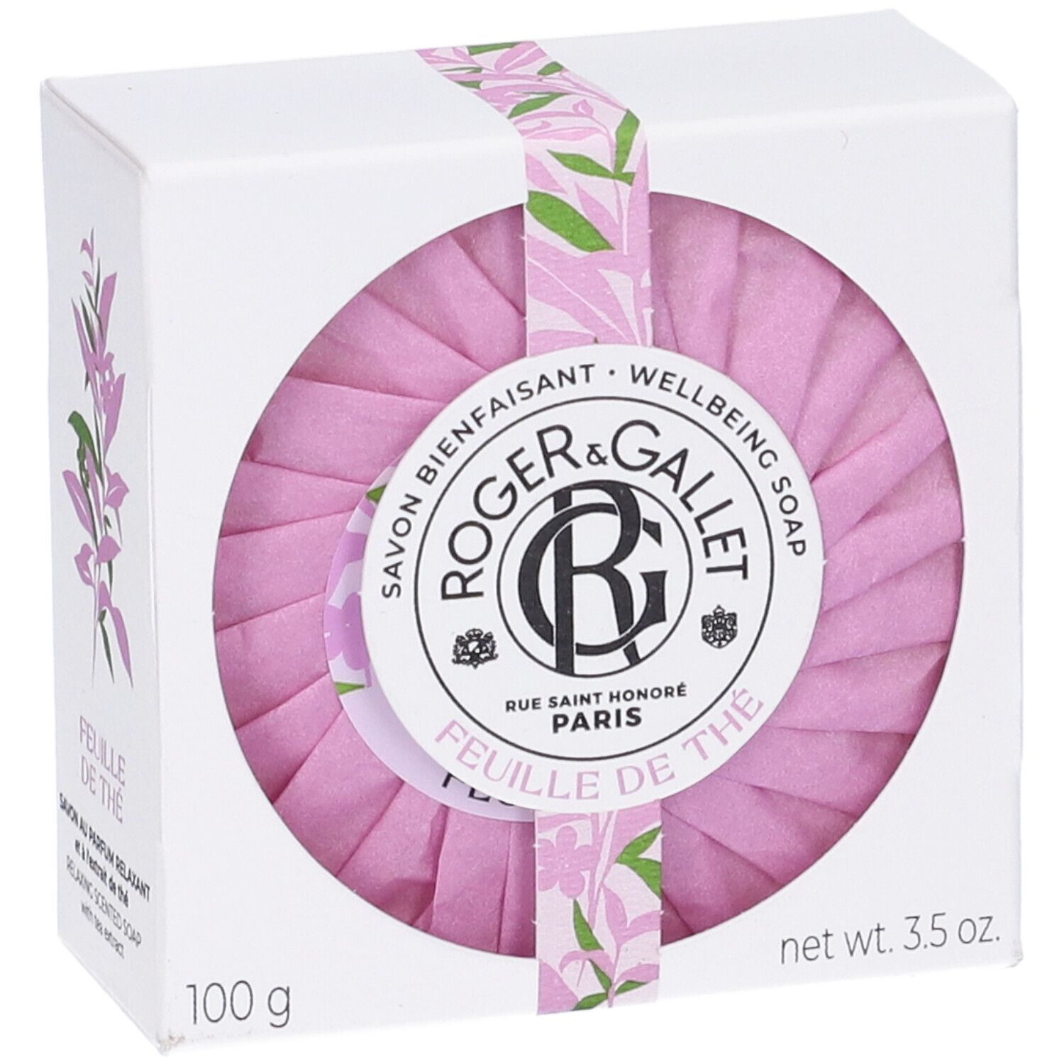 Scatola bianca con sapone rosa. Scritta: Feuille de Thé, Relaxing Scented Soap. 100 g, 3.5 oz.