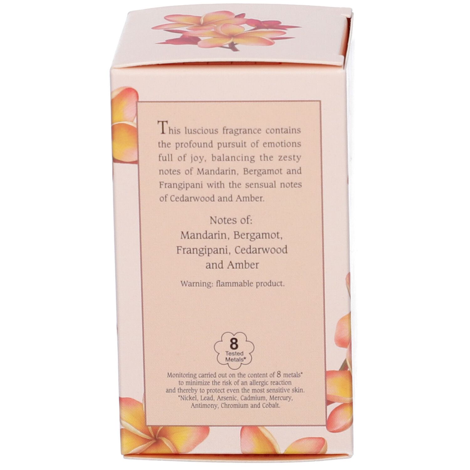 Verpackung mit Blumenmuster, enthält Duftnoten von Mandarine, Bergamotte, Frangipani, Zeder und Amber. Warnung: brennbares Produkt.