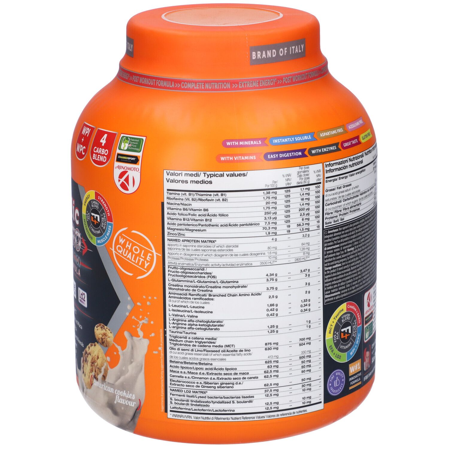 Retro di un contenitore arancione con informazioni nutrizionali e immagine di biscotto per NAMEDSPORT Anabolic Mass PRO.