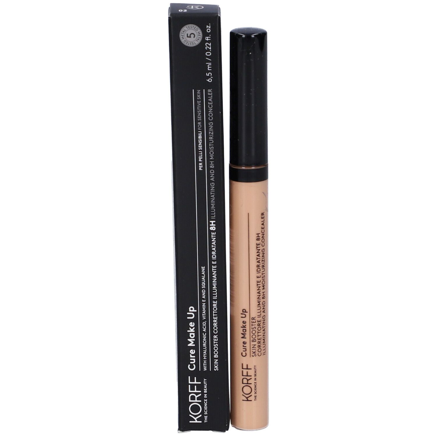 Correttore e confezione. Scatola nera con prodotto e scritte: KORFF, Cure Make Up, Skin Booster.