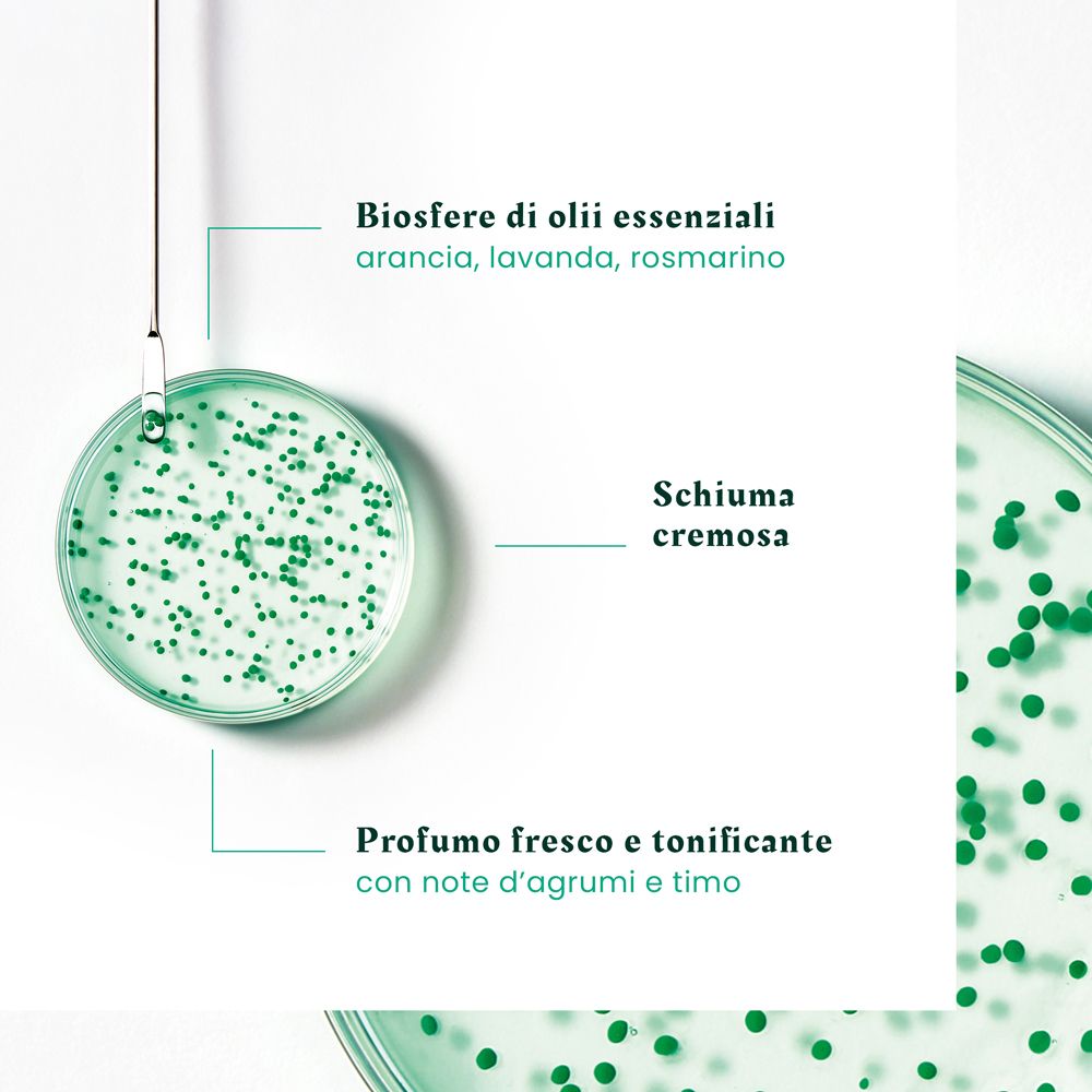 Primo piano di sfere in una capsula di Petri. Testo: Biosfere di oli essenziali, profumo fresco e tonificante.