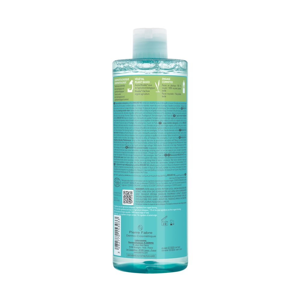 Klare Flüssigkeit in einer durchsichtigen Flasche mit blauem Etikett und weißen Aufdrucken. Enthält Informationen und einen QR-Code.