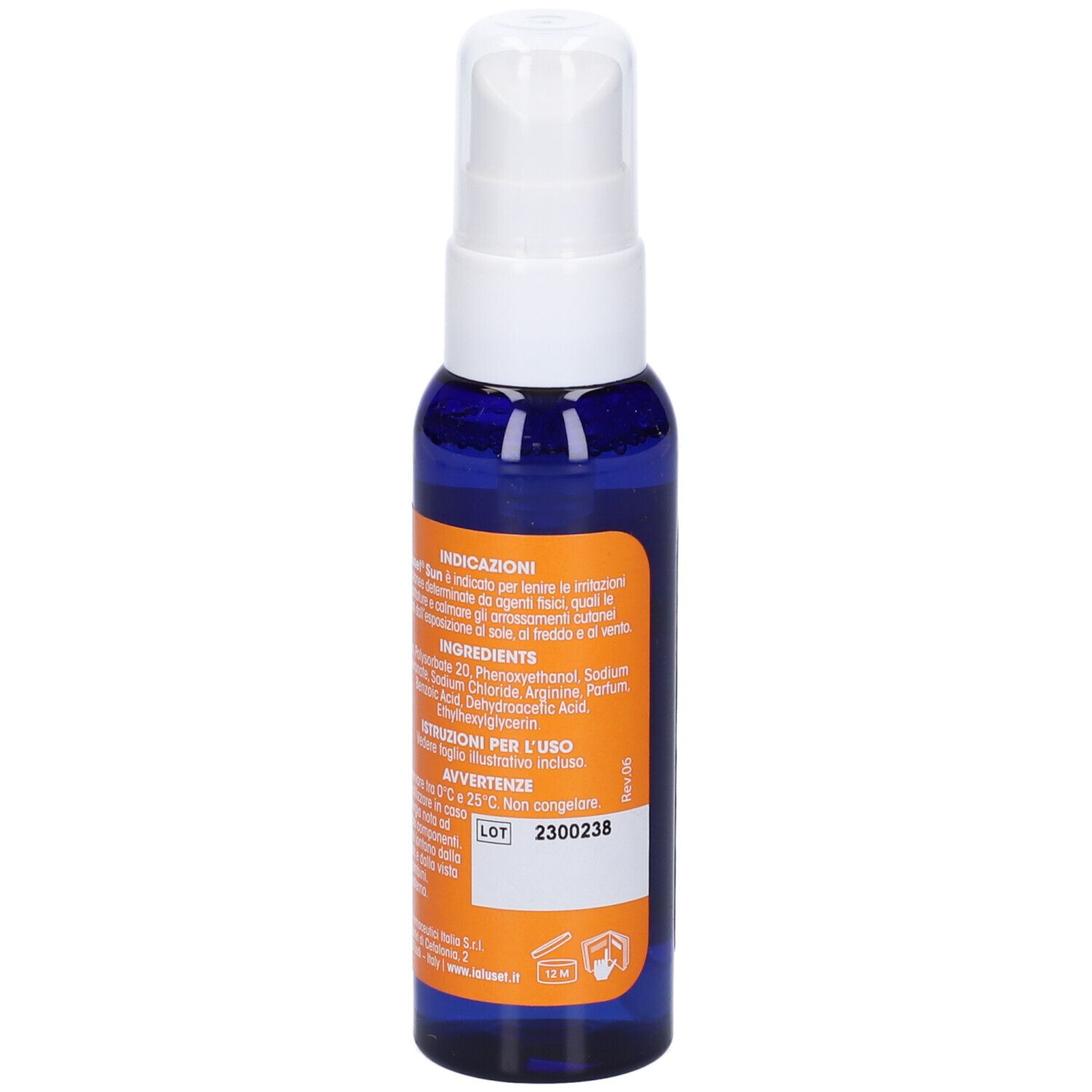 Blaue Sprühflasche mit weißem Sprühkopf. Aufschrift: IBSA Ialuset Sun. Etikett mit Inhaltsstoffen und Anweisungen.
