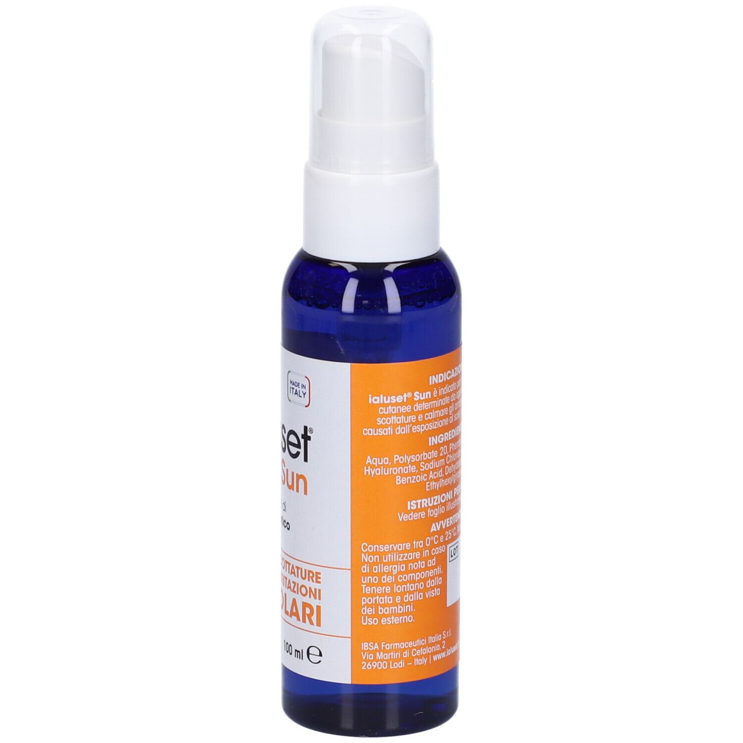 Blaue Sprühflasche mit weißem Sprühkopf. Aufschrift: IBSA Ialuset Sun. Etikett mit Inhaltsstoffen und Anweisungen.