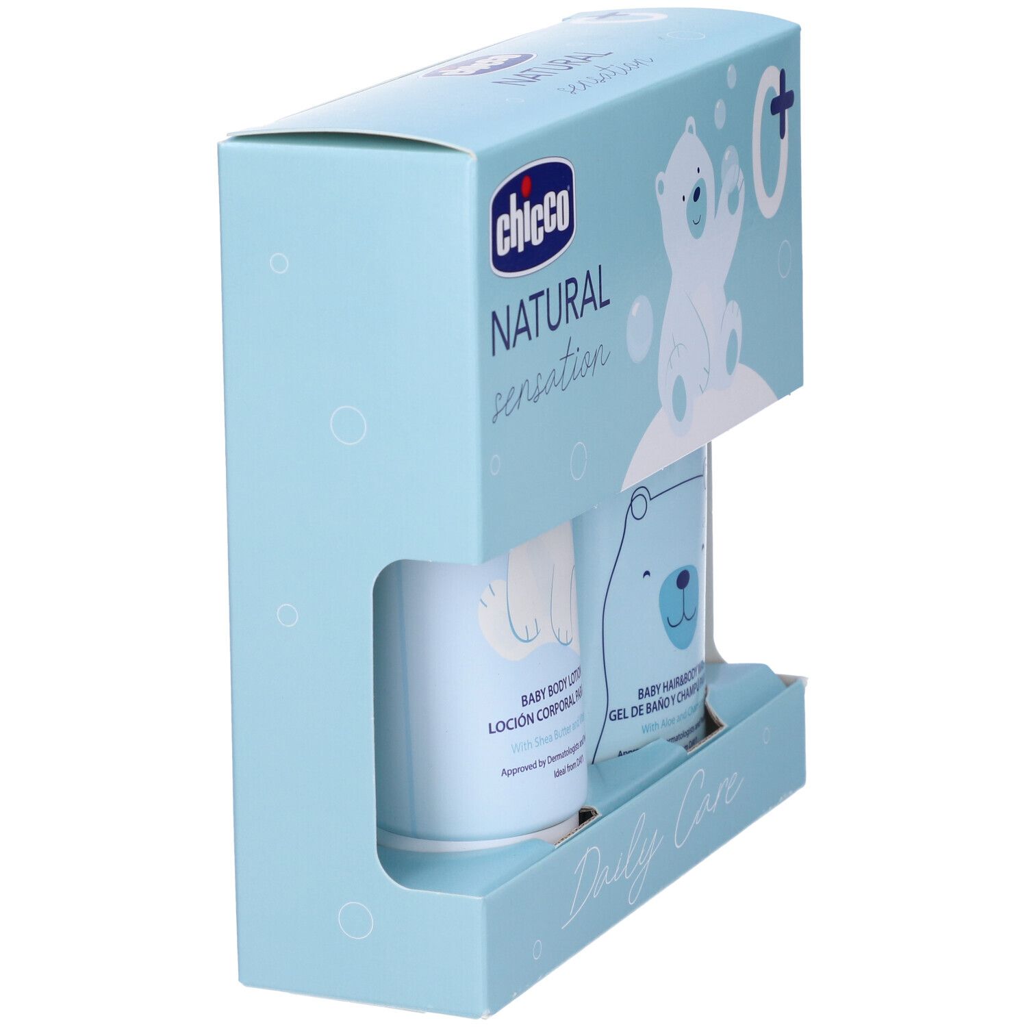 Confezione regalo azzurra con due prodotti per bambini, vista laterale. Illustrazione orso polare e scritta 'Chicco Natural Sensation'.