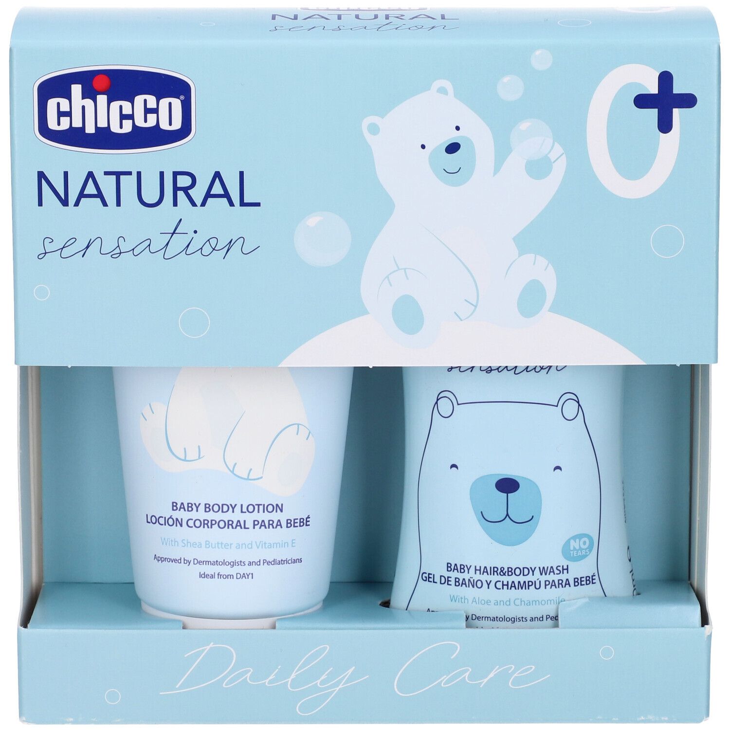 Confezione regalo azzurra con due prodotti per bambini. Illustrazione orso polare, scritta 'Chicco Natural Sensation'. Prodotti visibili.