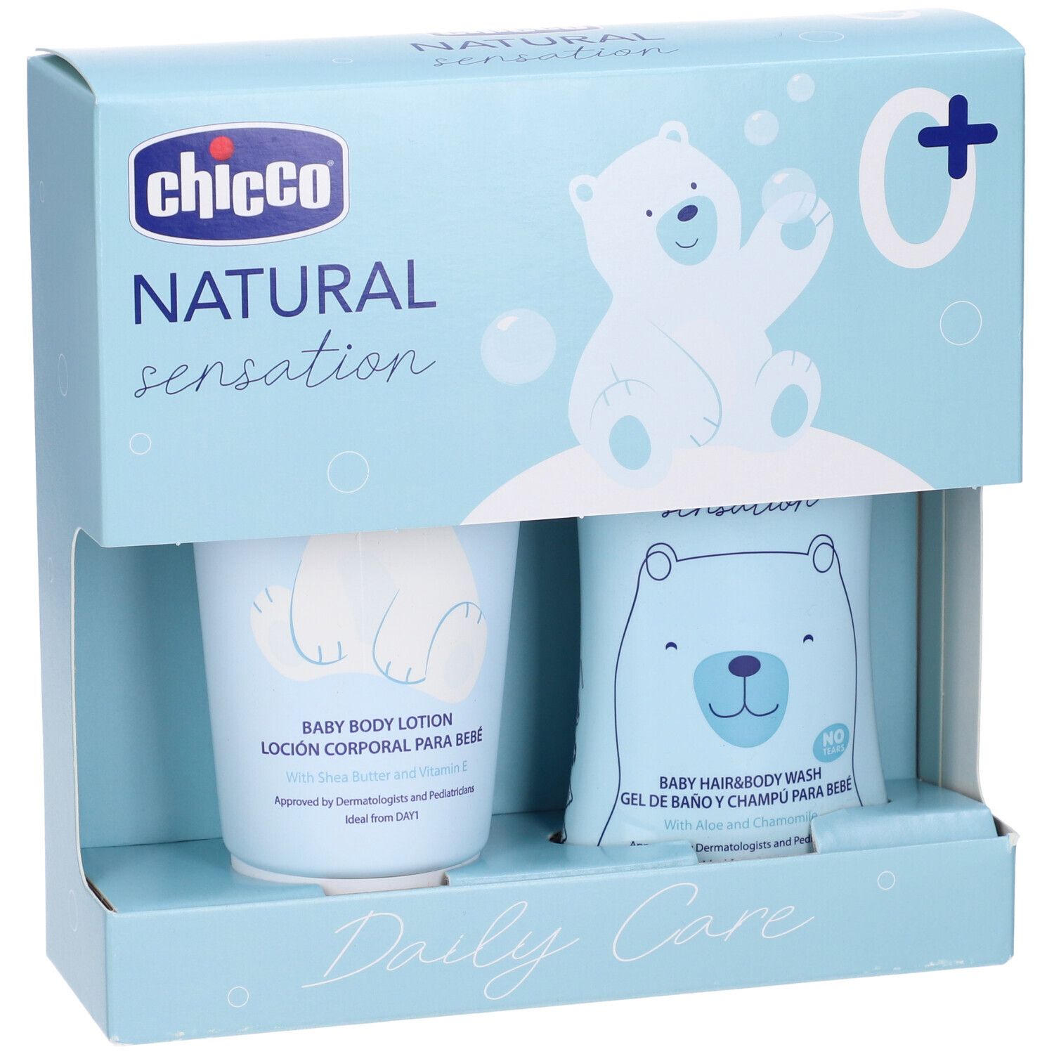 Confezione regalo azzurra con due prodotti per bambini. Illustrazione orso polare, scritta 'Chicco Natural Sensation'. Prodotti visibili.