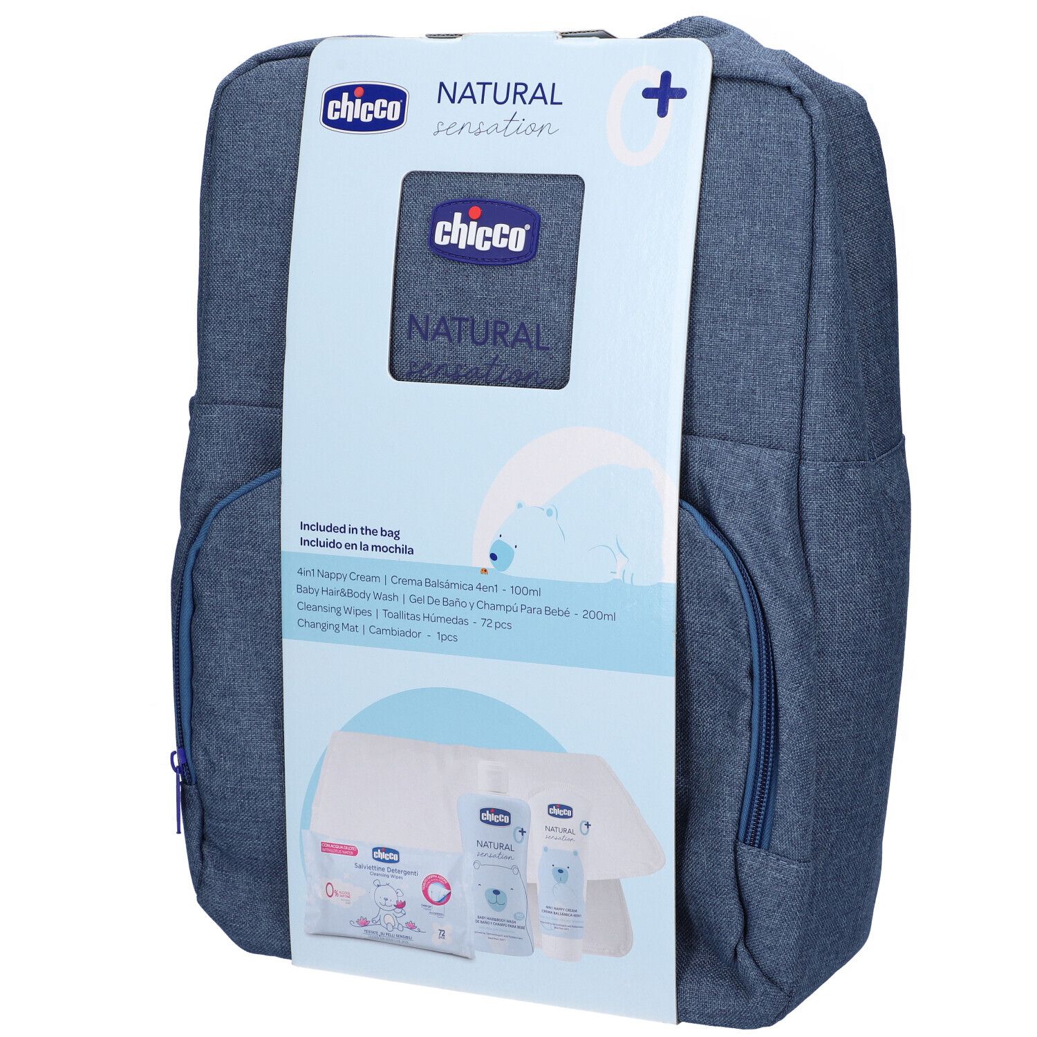 Zaino blu con prodotti. Sulla confezione: Chicco, Natural Sensation. Contiene: crema, detergente, salviette, fasciatoio.