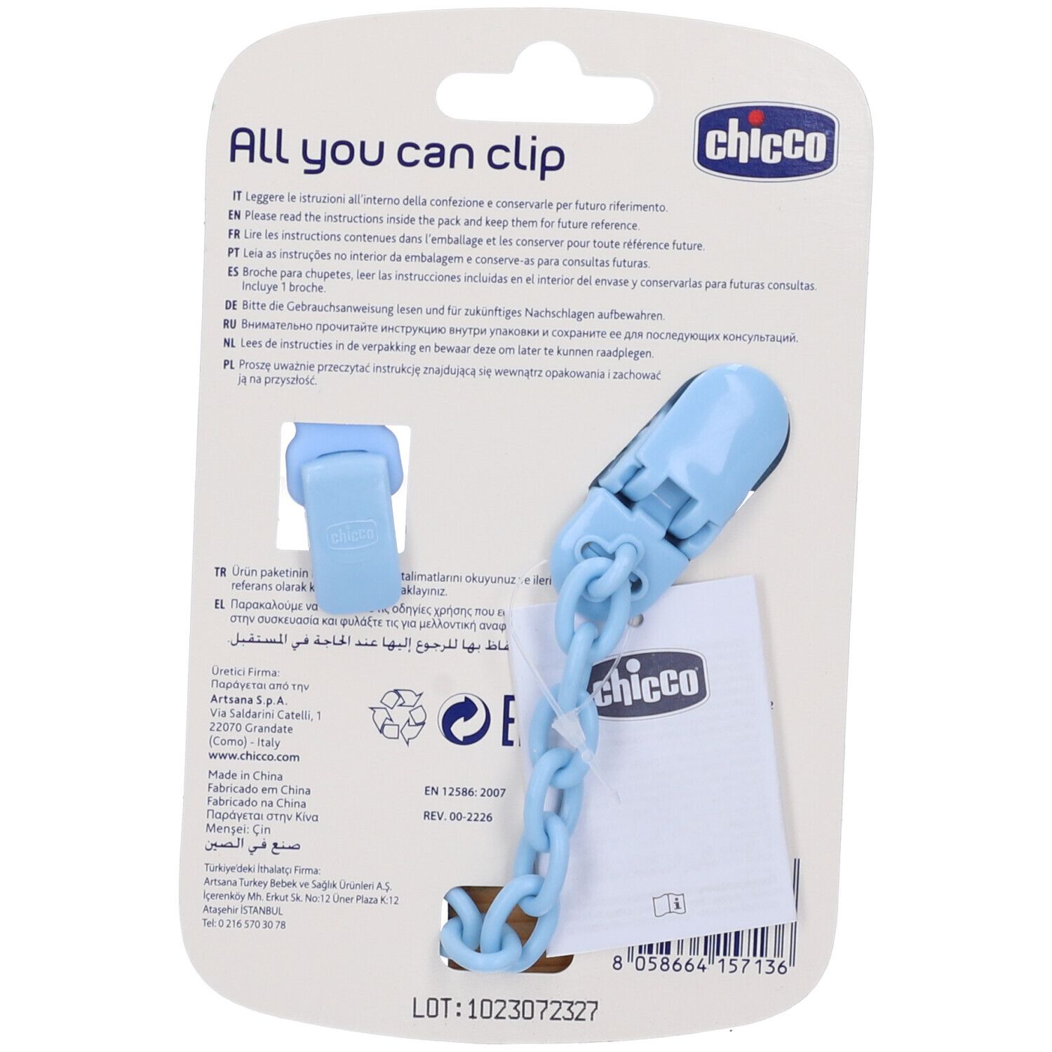 Retro della confezione. Portaciuccio blu con catena e clip. Marchio Chicco. Testo: All you can clip.