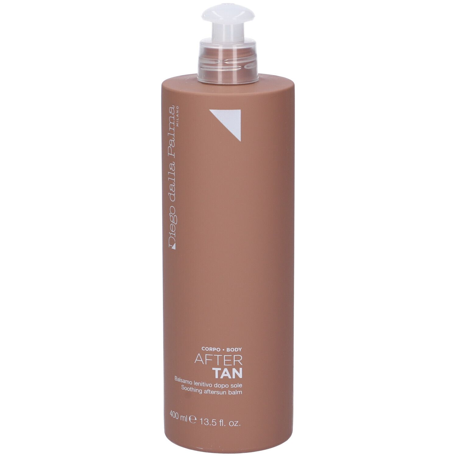 Flacone marrone con dosatore. Scritta: AFTER TAN, 400 ml. Marchio: Diego dalla Palma.