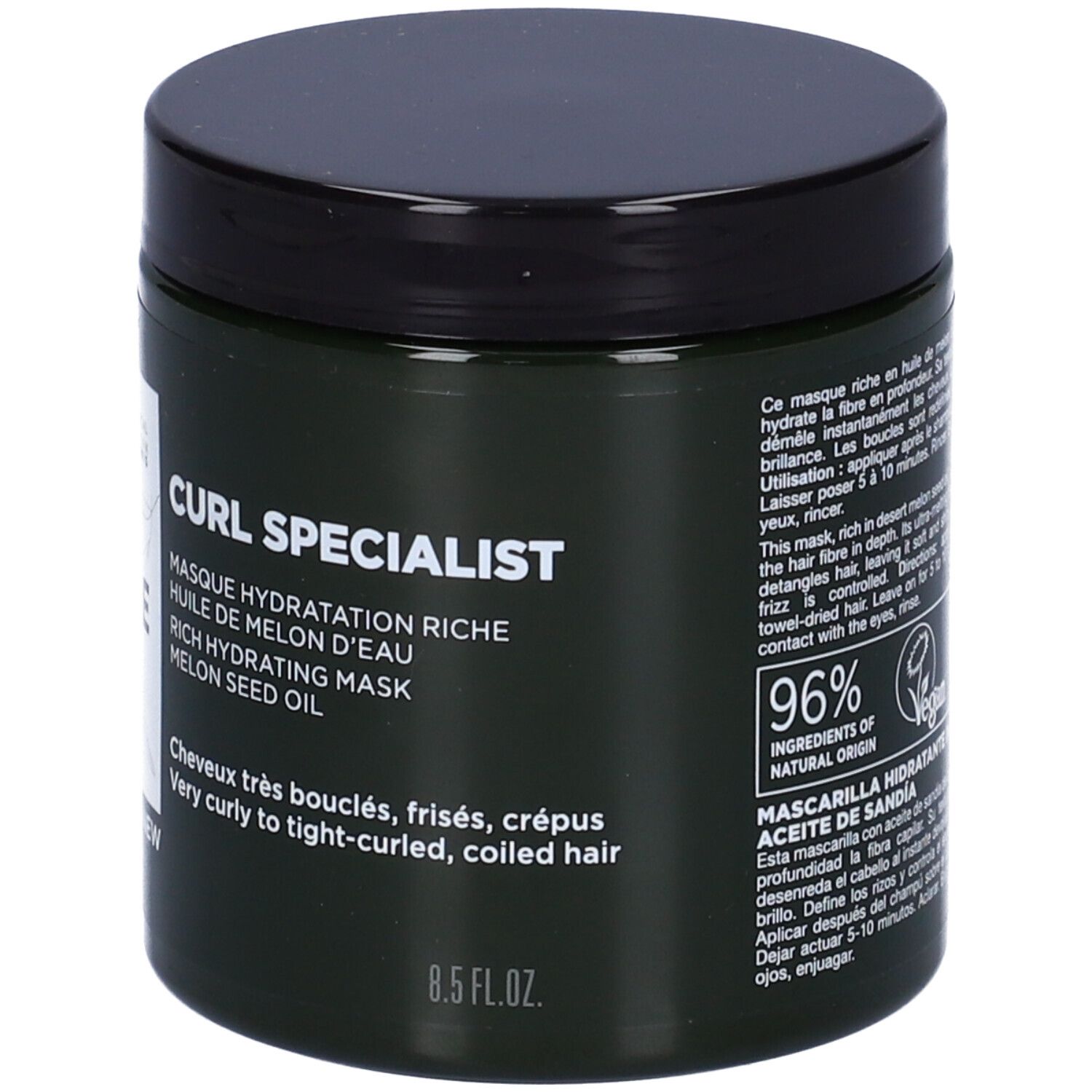 Vaso verde scuro con coperchio nero. Scritta: Curl Specialist, 8.5 fl.oz. 96% ingredienti naturali.