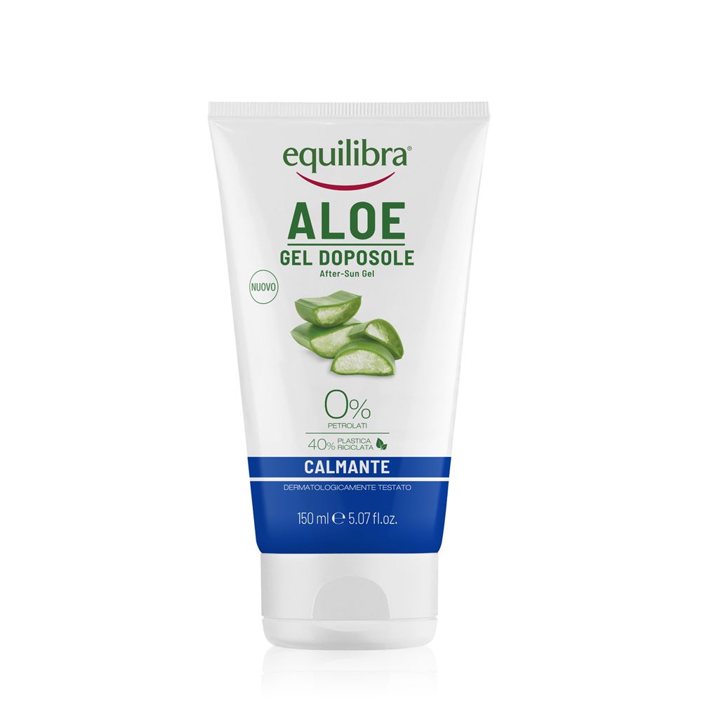 Tubo bianco e blu con nome del prodotto e immagine di aloe vera. Testo: "Calmante", "Dermatologicamente testato".