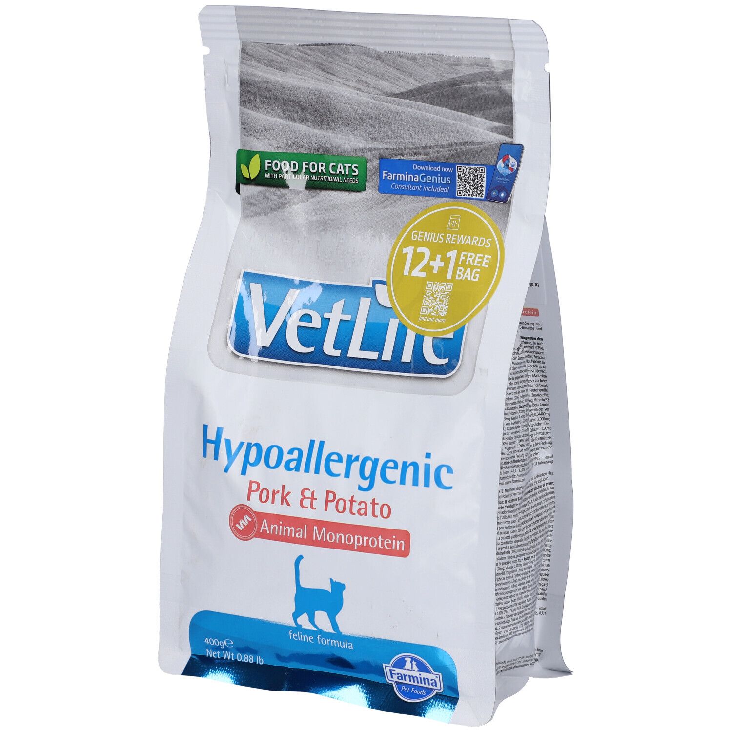 Beutel mit Trockenfutter für Katzen. Aufschrift: VetLife Hypoallergenic Pork & Potato. Mit Logos und Aufklebern.