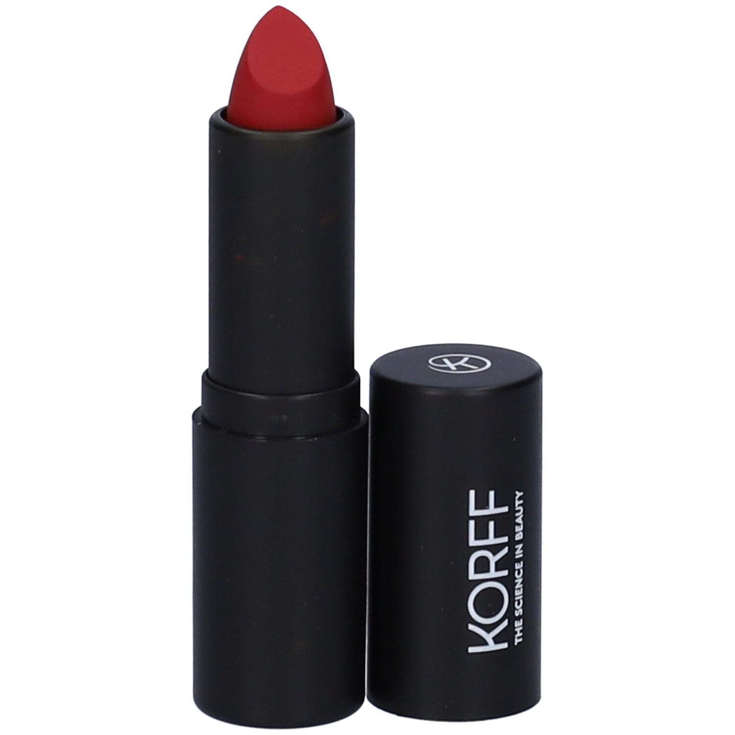 Rossetto rosso con astuccio nero e cappuccio rimosso. Un logo è visibile sul cappuccio.