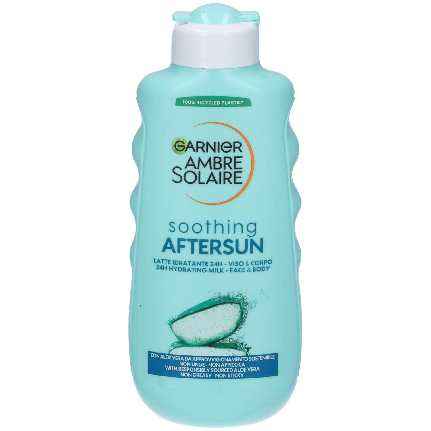 Flacone turchese Garnier Ambre Solaire Aftersun. Tappo bianco. Scritta: "Soothing Aftersun". Illustrazione di aloe vera.
