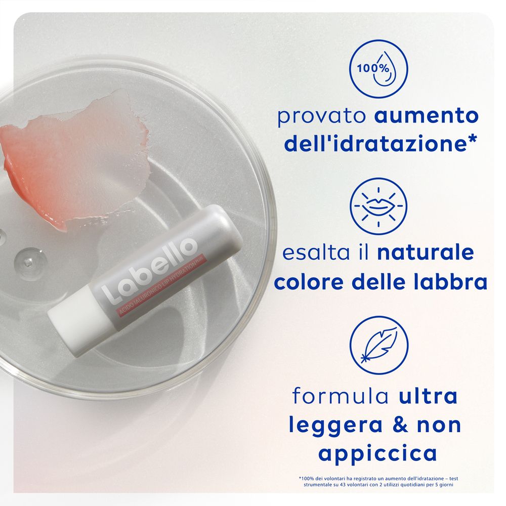Balsamo labbra Labello con acido ialuronico. Prodotto e testo. Prodotto bianco. Testo: '100%'. 'Esaltare il naturale colore delle labbra'.