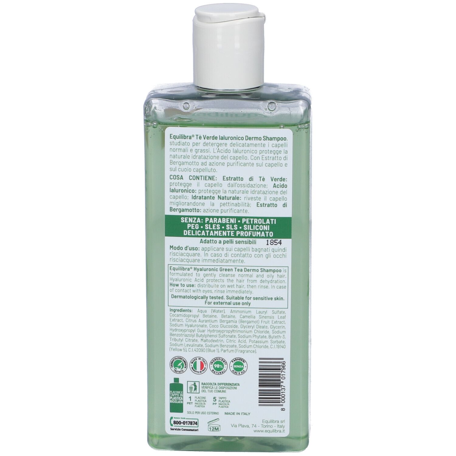 Retro del flacone di shampoo verde. Informazioni testuali su ingredienti e utilizzo. Con certificazioni.