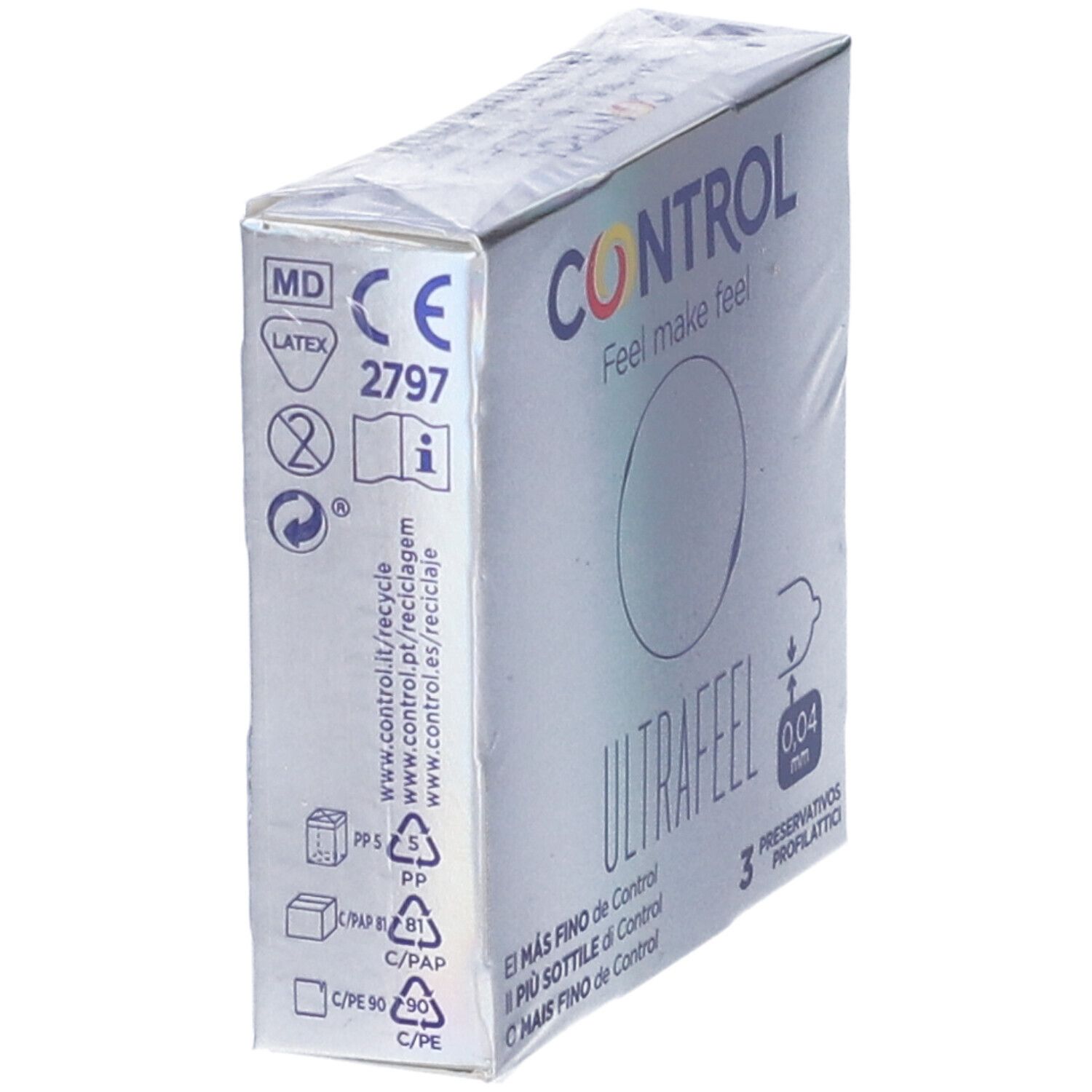 Schachtel mit Kondomen. Marke CONTROL ULTRAFEEL. Aufdrucke: CE-Kennzeichnung, Latex-Symbol. Silberne Verpackung.