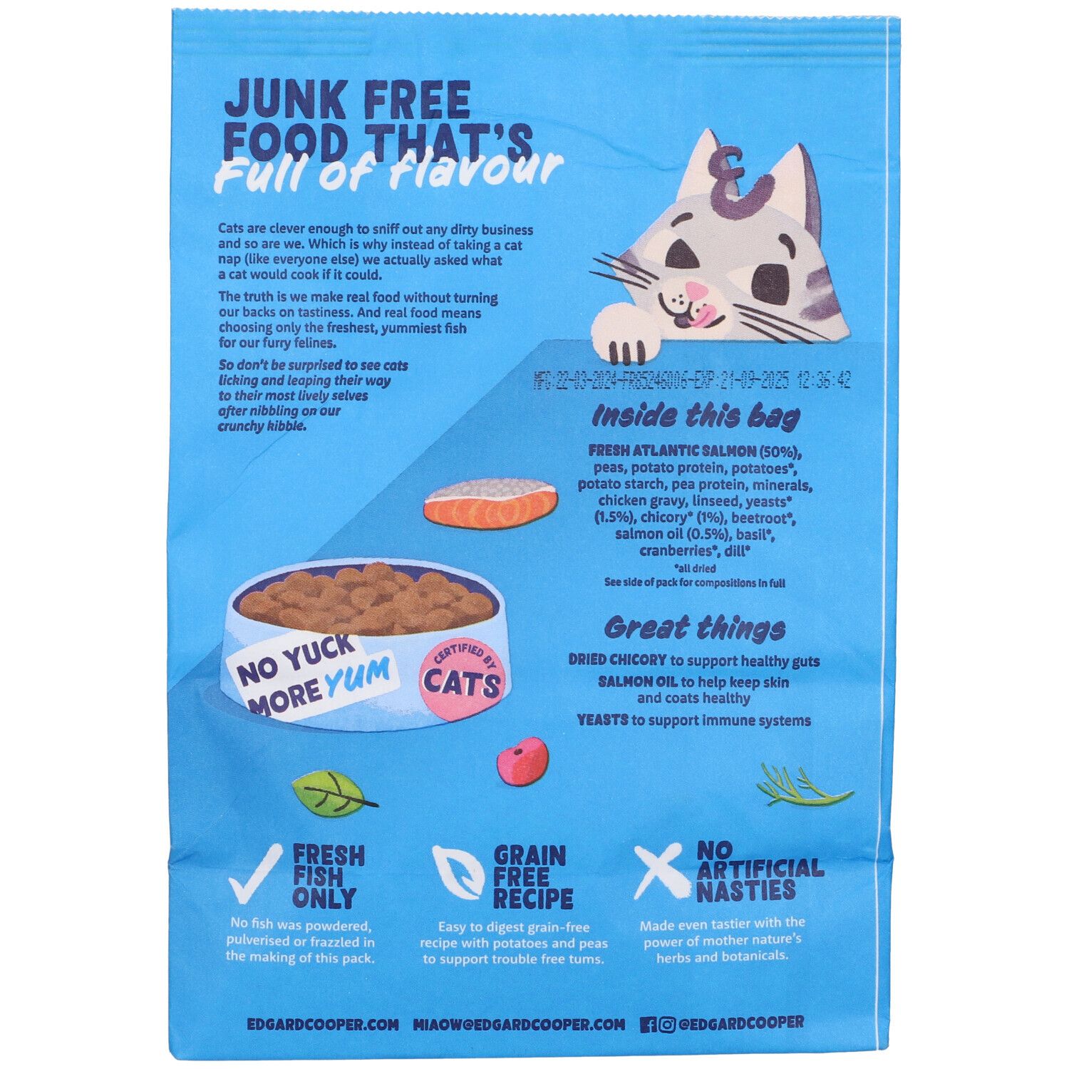 Retro del sacchetto blu. Testo: Junk Free Food That's Full of Flavour. Lista ingredienti, certificazione.