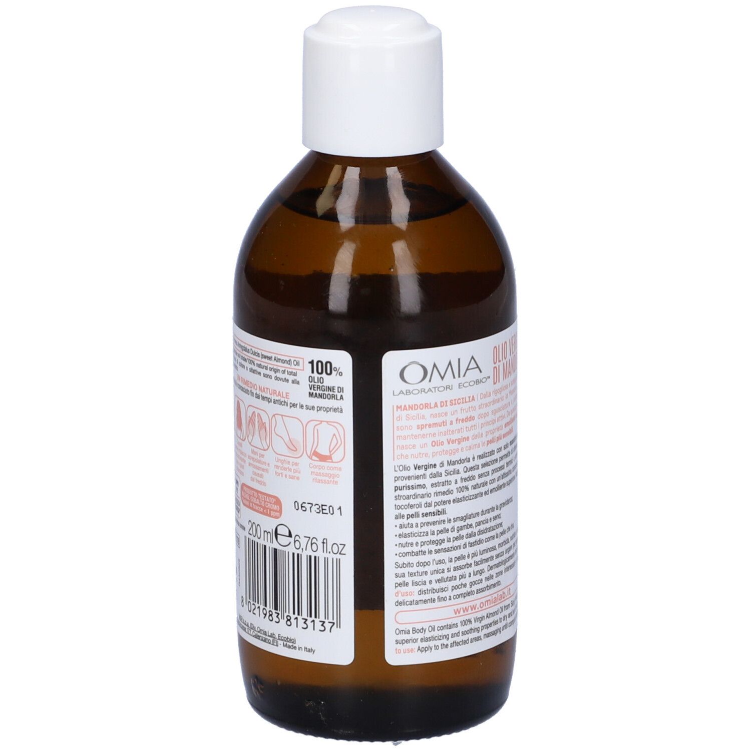 Flacone marrone con tappo bianco. Etichetta con informazioni sul prodotto, volume e codice a barre. Olio di mandorle.