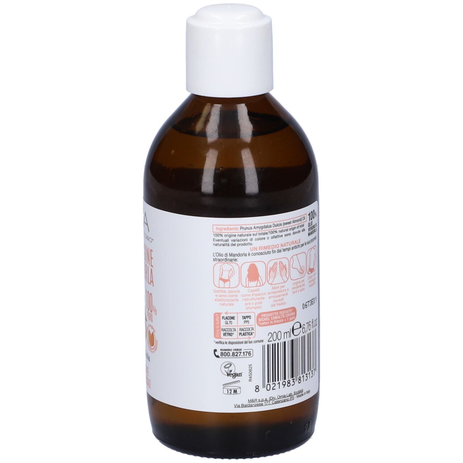 Flacone marrone con tappo bianco. Etichetta con informazioni sul prodotto, volume e codice a barre. Olio di mandorle.