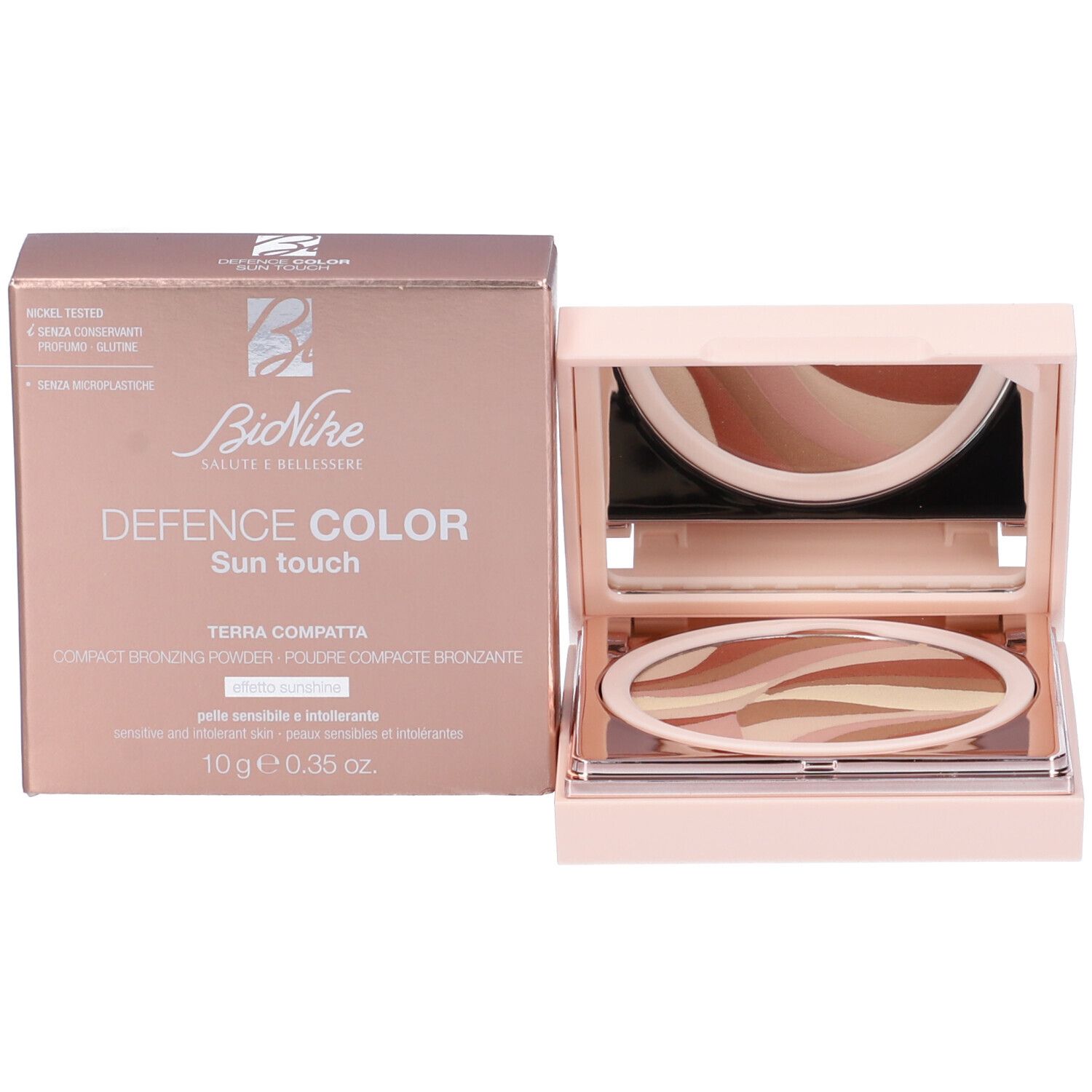 Cipria compatta e confezione. Confezione rosa con nome del prodotto e logo. Specchio nel coperchio.