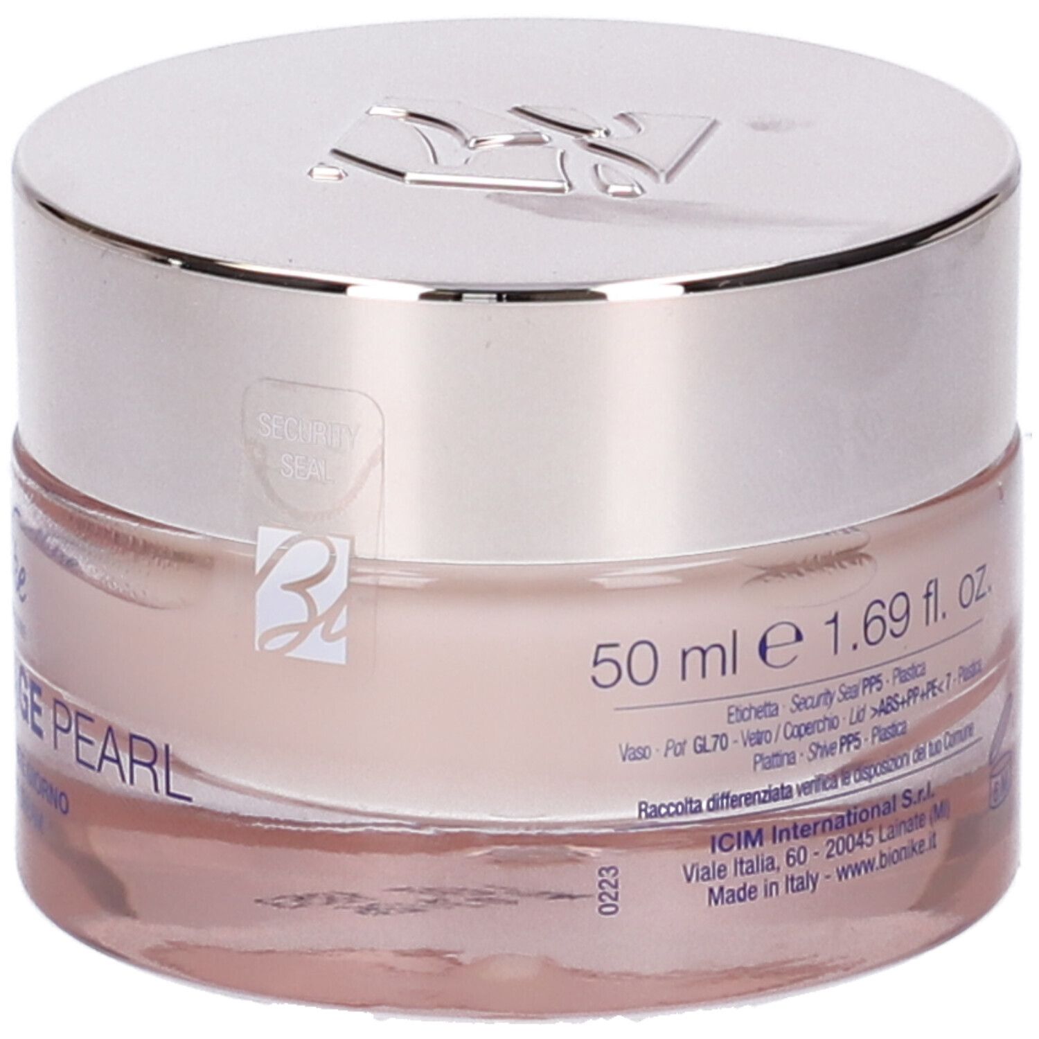 Creme-Tiegel mit silbernem Deckel. Aufschrift: 50 ml e 1.69 fl. oz. Aufkleber mit Logo.
